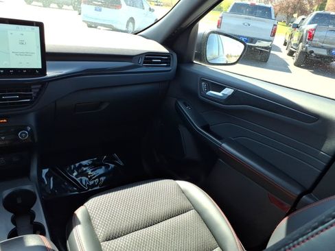 Used 2024 Ford Escape ST-Line w/ Tech Pack #1 AWD/4WD image 12
