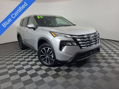 Used 2025 Nissan Rogue SV FWD image 1
