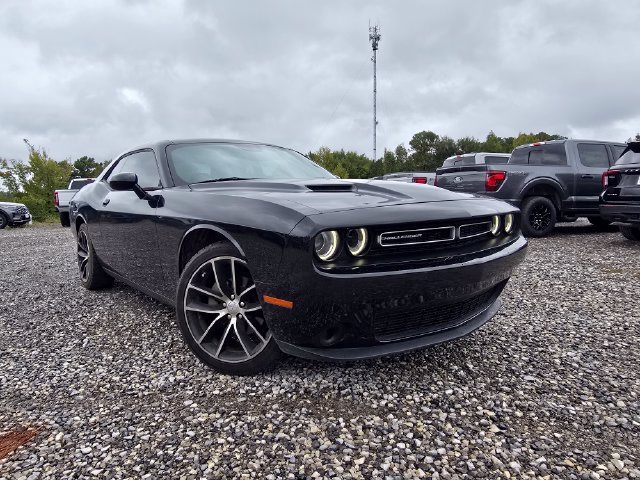 Used 2022 Dodge Challenger SXT RWD image 1