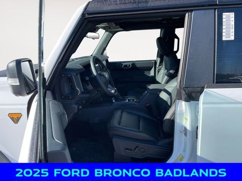 New 2025 Ford Bronco Badlands image 9