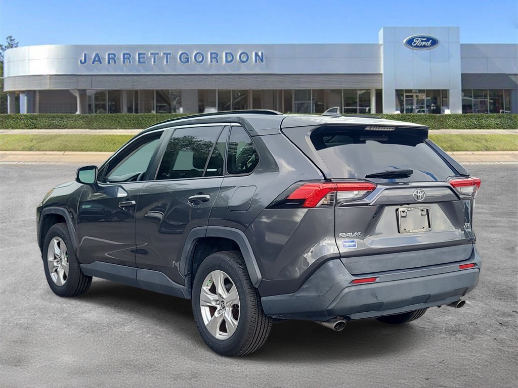 Used 2019 Toyota RAV4 XLE FWD image 3