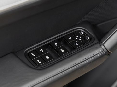 Certified 2025 Porsche Cayenne S AWD/4WD image 20