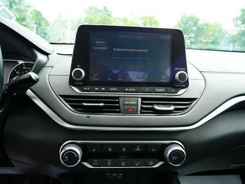 Used 2021 Nissan Altima 2.5 SV w/ SV Premium Package FWD image 12