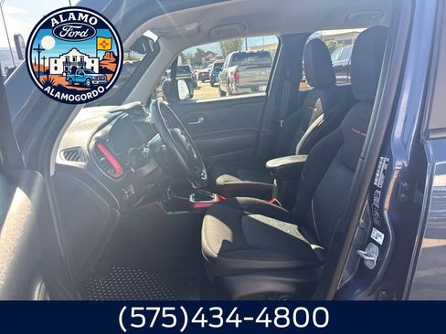 Used 2022 Jeep Renegade Trailhawk image 3