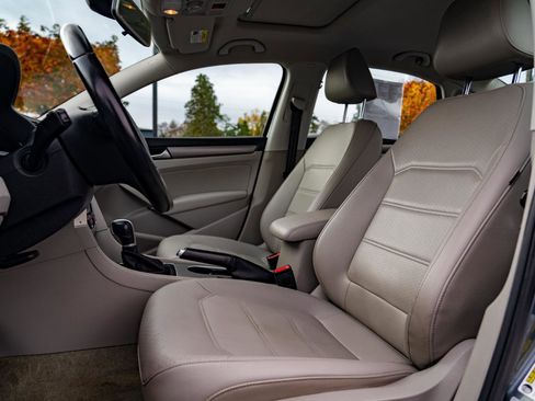 Used 2015 Volkswagen Passat TDI SE image 15