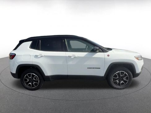 Used 2025 Jeep Compass Trailhawk AWD/4WD image 16