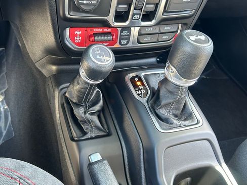 New 2024 Jeep Wrangler Unlimited Rubicon image 13