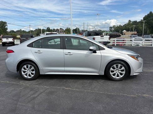 Used 2023 Toyota Corolla LE FWD image 2