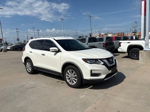 Certified 2020 Nissan Rogue SV FWD image 2
