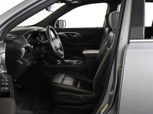 Used 2023 Chevrolet Traverse Premier AWD/4WD image 32