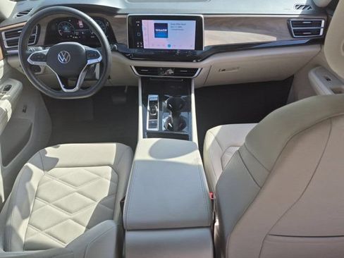 Used 2025 Volkswagen Atlas SE FWD image 25