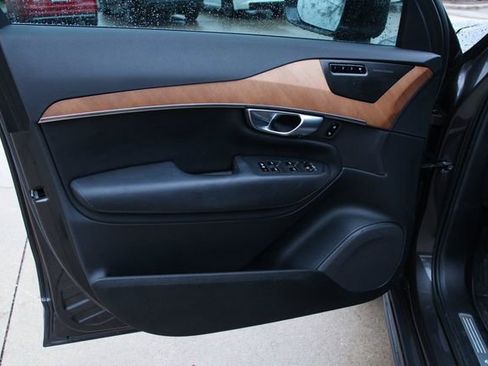 Used 2023 Volvo XC90 B6 Plus image 12