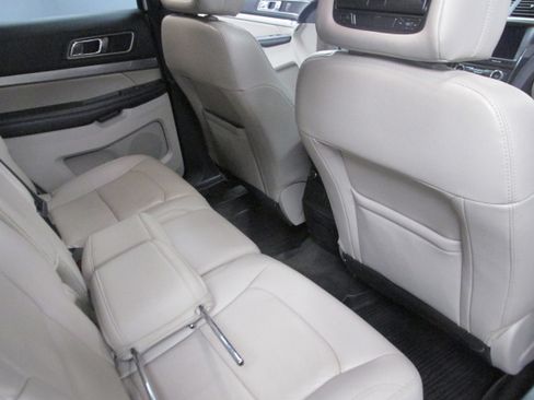 Certified 2018 Ford Explorer XLT w/ Equipment Group 202A image 29