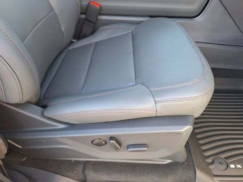 New 2025 Ford Expedition Active image 17