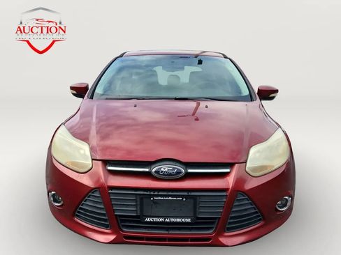 Used 2014 Ford Focus SE w/ Equipment Group 201A FWD image 2