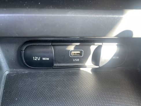 Used 2025 Kia Soul LX w/ LX Technology Package FWD image 16