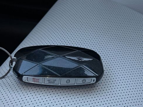 Used 2025 Genesis G70 2.5T image 18