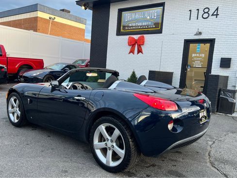 Used 2006 Pontiac Solstice Convertible w/ Power Package RWD image 3