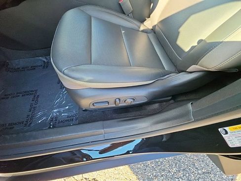 Used 2024 Chevrolet Trax ACTIV w/ Sunroof Package FWD image 23