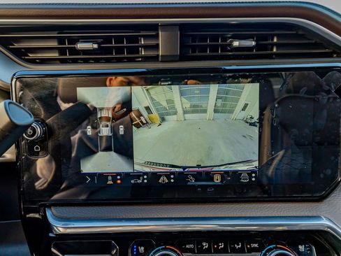 Used 2024 GMC Sierra 2500 Denali w/ Denali Reserve Package image 27