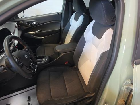 Used 2024 Chevrolet Trax RS FWD image 9
