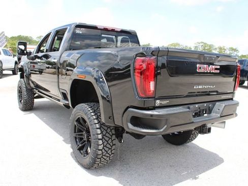 Used 2022 GMC Sierra 2500 Denali w/ Denali Black Diamond Edition image 8