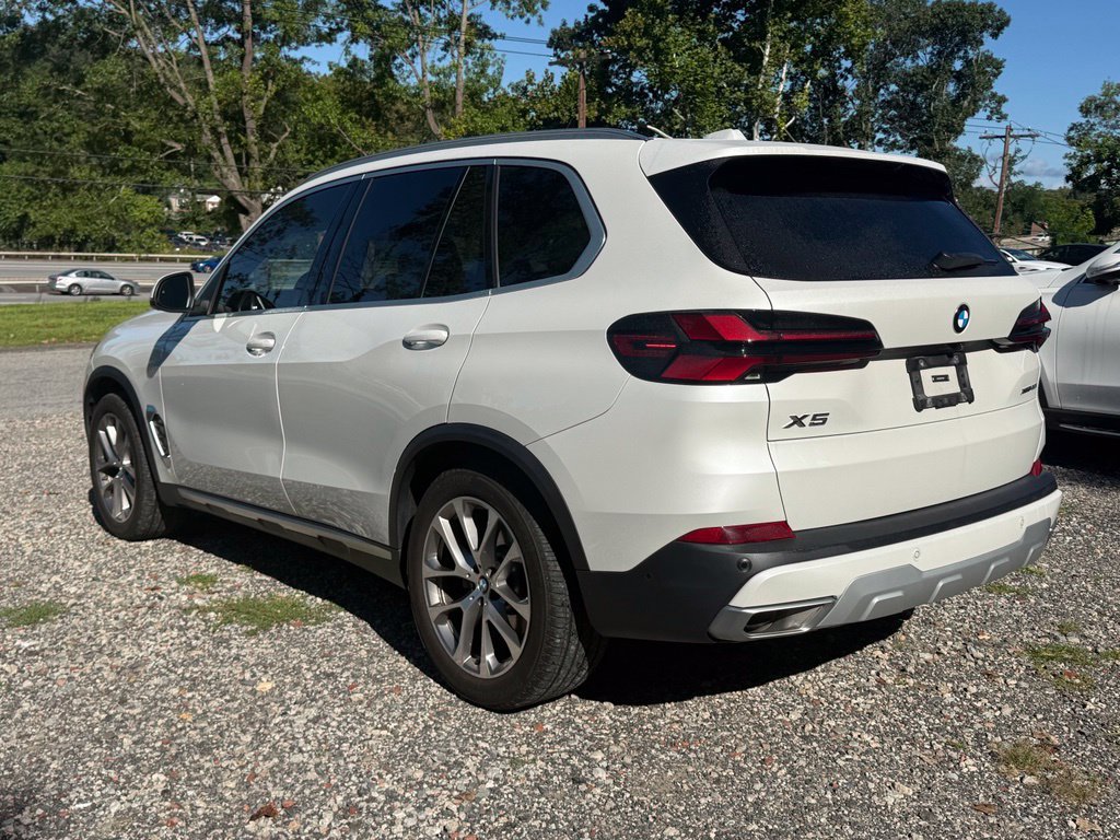 Used 2024 BMW X5 xDrive50e AWD/4WD image 4