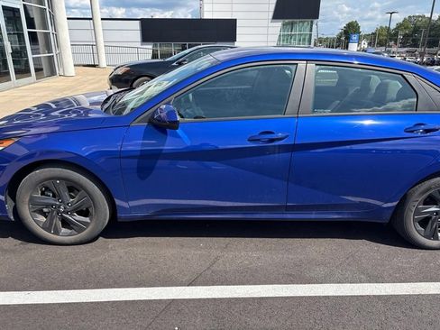 Used 2023 Hyundai Elantra SEL FWD image 6
