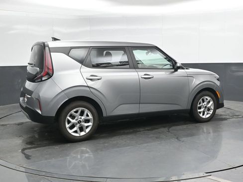 Used 2025 Kia Soul LX w/ LX Technology Package FWD image 2