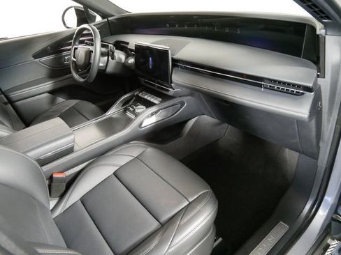 Used 2024 Lincoln Nautilus Premier w/ Jet Appearance Package image 11