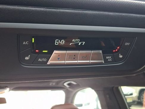 Used 2022 BMW X7 xDrive40i w/ M Sport Package AWD/4WD image 13