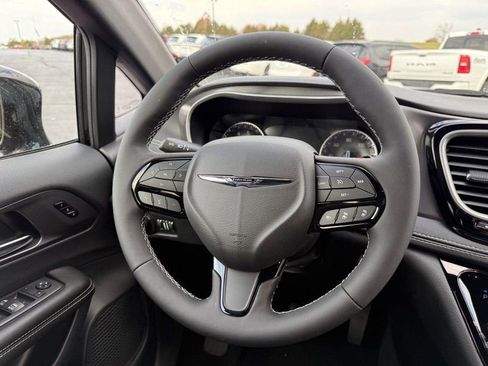 New 2026 Chrysler Pacifica Select w/ S Appearance Package image 8