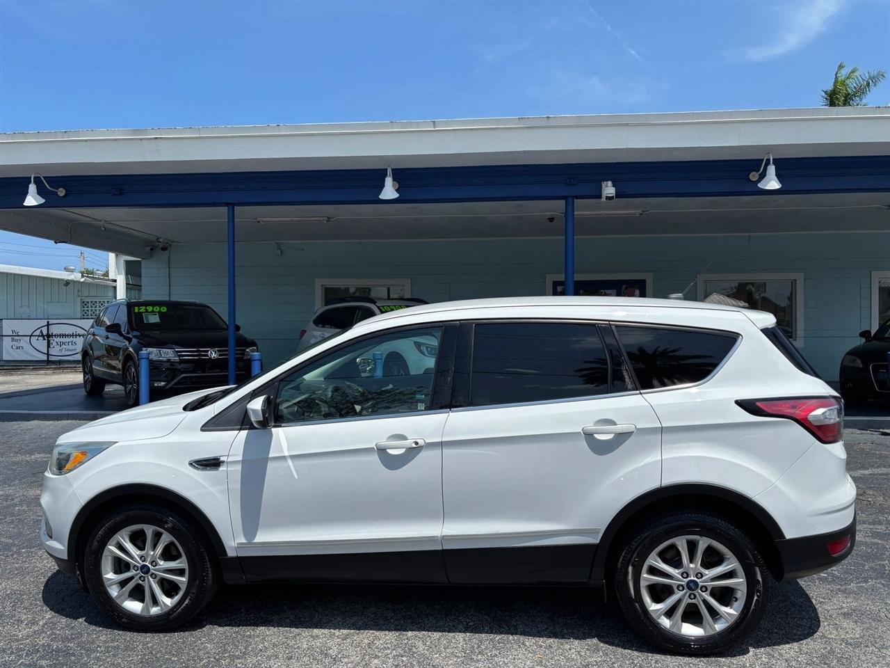 Used 2017 Ford Escape SE w/ SE Cold Weather Package FWD image 2