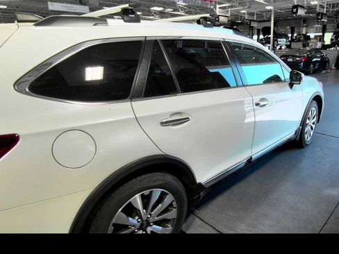 Used 2017 Subaru Outback 3.6R Touring AWD/4WD image 3
