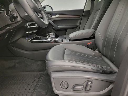 Used 2021 Audi Q5 2.0T Premium w/ Convenience Package image 4
