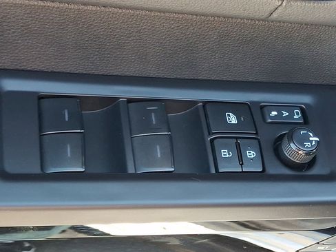 Used 2024 Toyota Tundra Limited AWD/4WD image 28