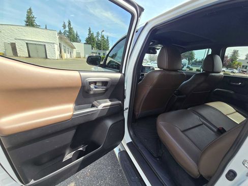 Used 2019 Toyota Tacoma Limited AWD/4WD image 15