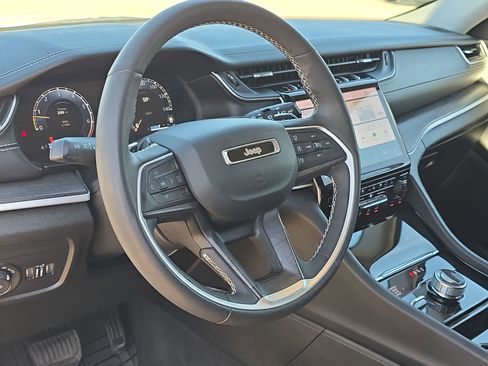 Used 2023 Jeep Grand Cherokee L Limited w/ Luxury Tech Group II image 14