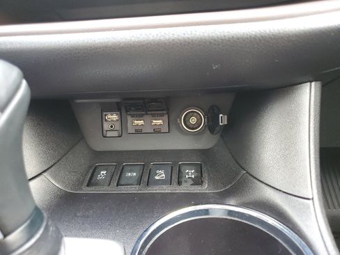 Used 2019 Toyota Highlander AWD V6 image 37