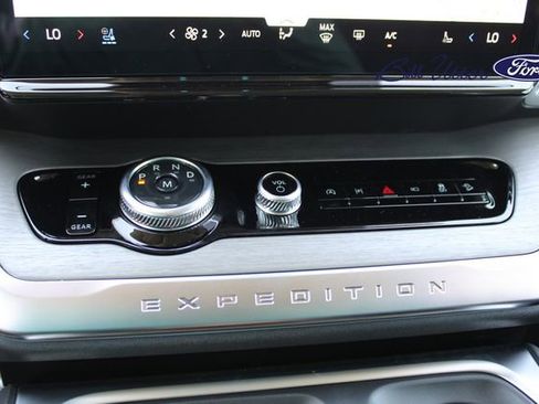 New 2025 Ford Expedition Max Platinum image 15