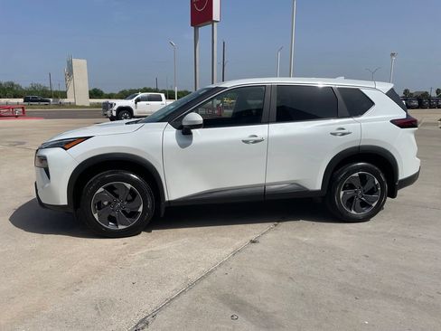 Certified 2025 Nissan Rogue SV FWD image 4