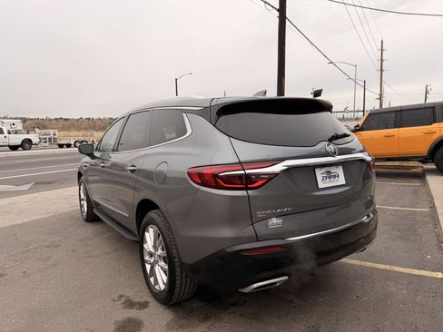 Used 2020 Buick Enclave Premium w/ Sun and Sites Package image 5