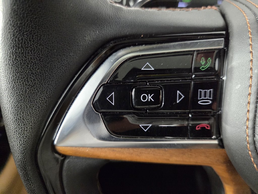 Used 2023 Jeep Grand Cherokee Summit AWD/4WD image 18