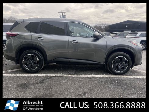 Used 2024 Nissan Rogue SV w/ SV Premium Package image 6