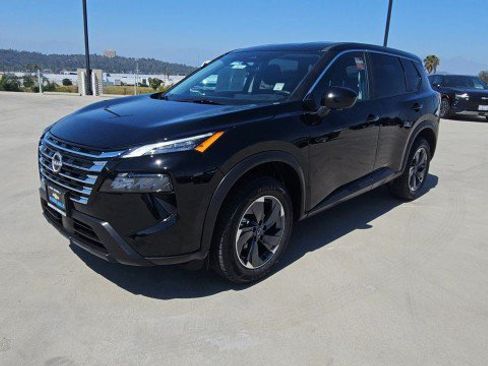 Used 2026 Nissan Rogue SV FWD image 4