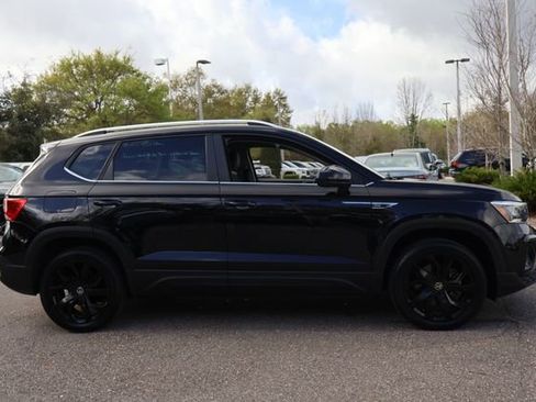 Certified 2022 Volkswagen Taos SE image 9