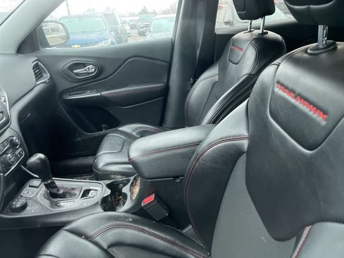 Used 2019 Jeep Cherokee Trailhawk w/ Cold Weather Group image 25