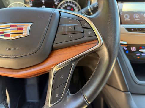 Used 2019 Cadillac XT5 Platinum AWD/4WD image 14
