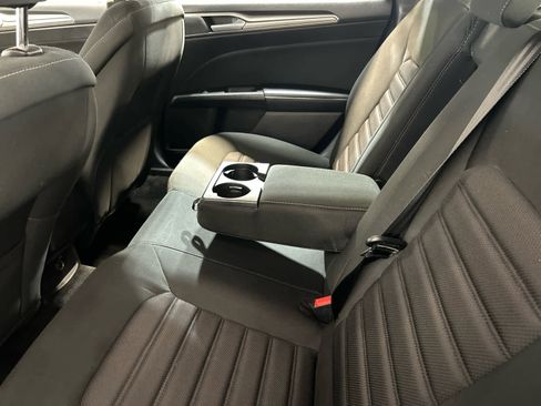 Used 2018 Ford Fusion SE FWD image 5