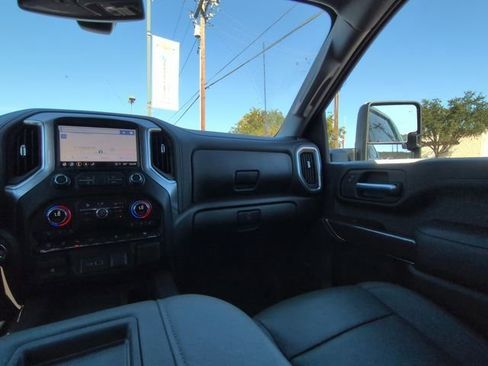 Used 2022 Chevrolet Silverado 2500 LTZ w/ LTZ Convenience Package image 3